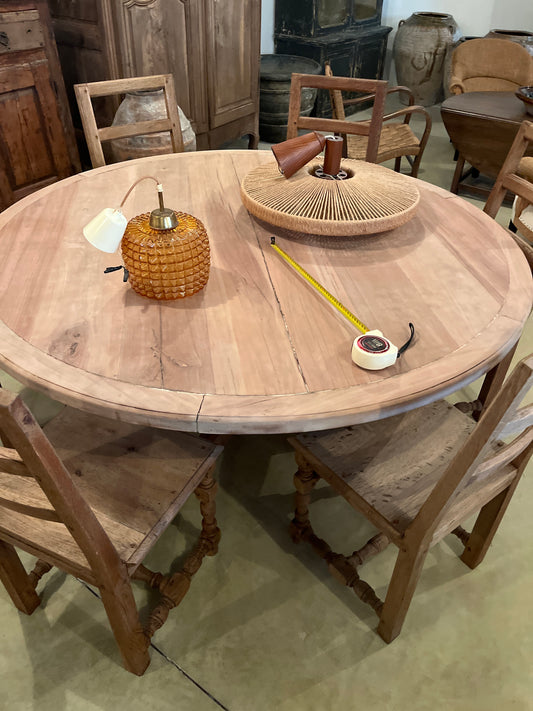 ROUND TABLE
