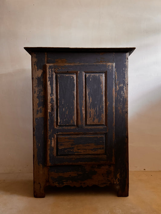 BAROQUE CABINET Circa 18th century