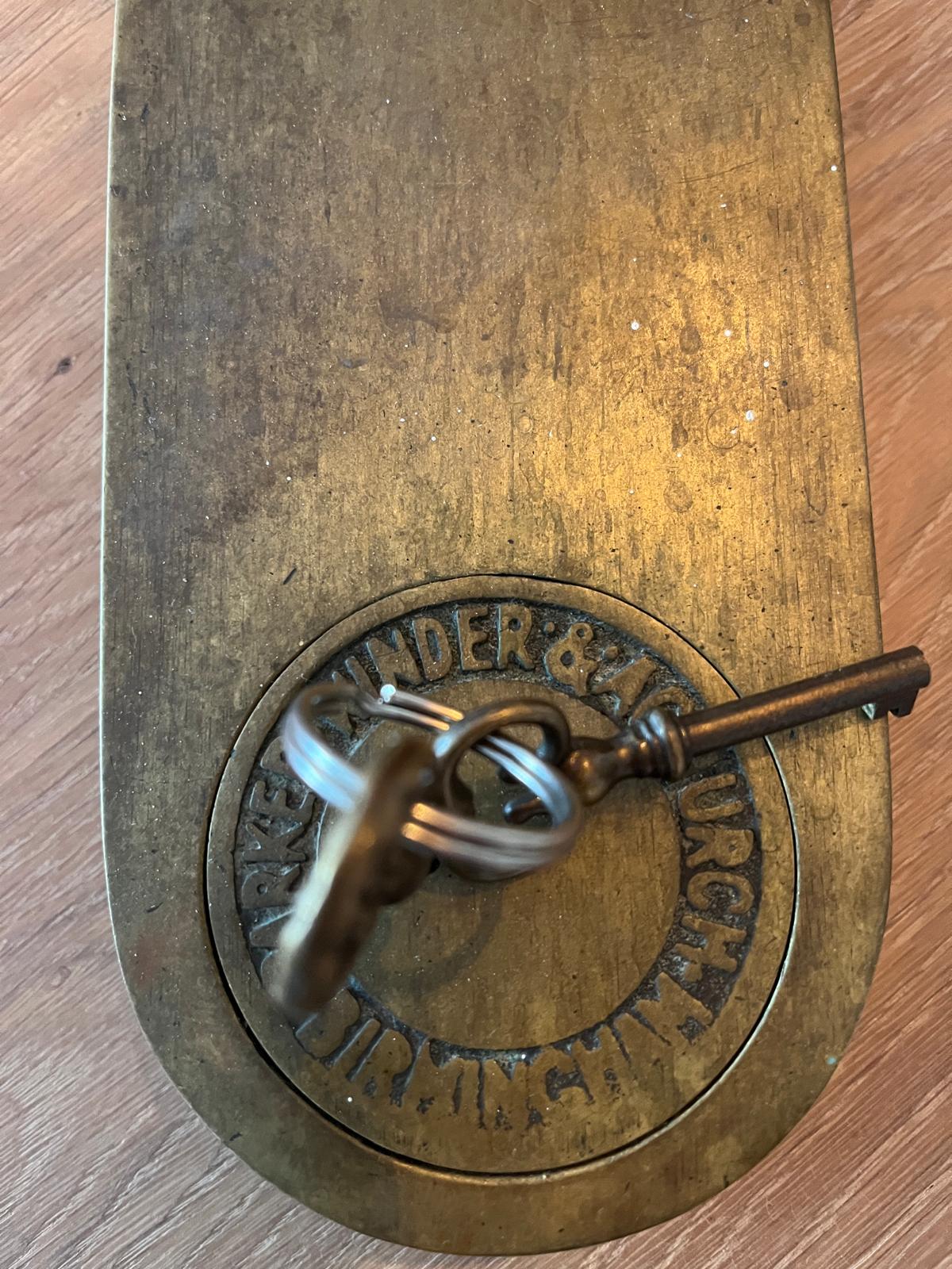 Cerradura antigua para puerta de baño con monedas Parker Winder & Achurch Birmingham